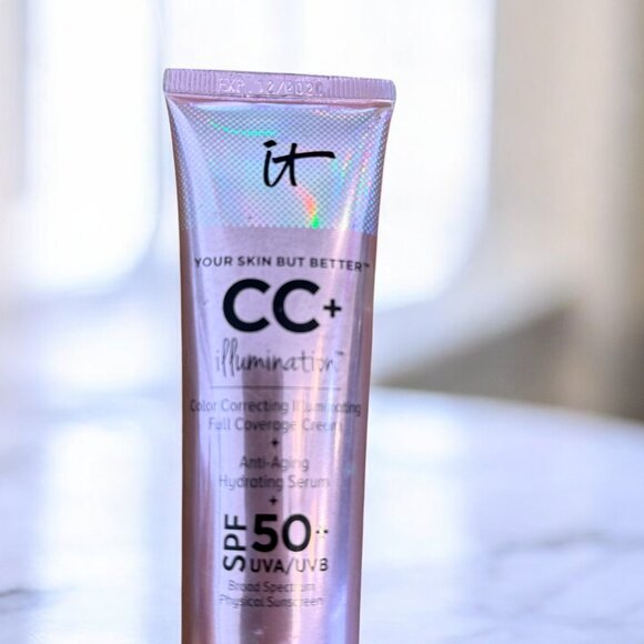 It Cosmetics CC+ Illumination Full Coverage Foundation + Anti Aging Medium Shade - Picture 3 of 6